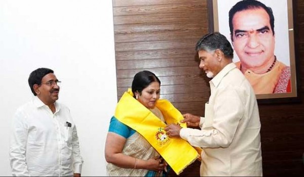 Telugu Actress Jayasudha quits Congress, Joins TDP