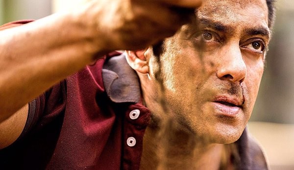 Salman Khan Reveals His New Clean-Shaven Look From Sultan (1)