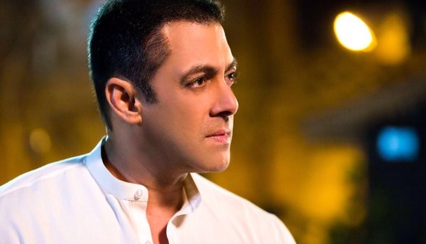 Salman Khan Reveals His New Clean-Shaven Look From Sultan (2)
