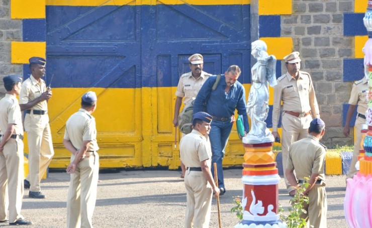 Sanjay Dutt's Release from Yerwada Jail With A Salute