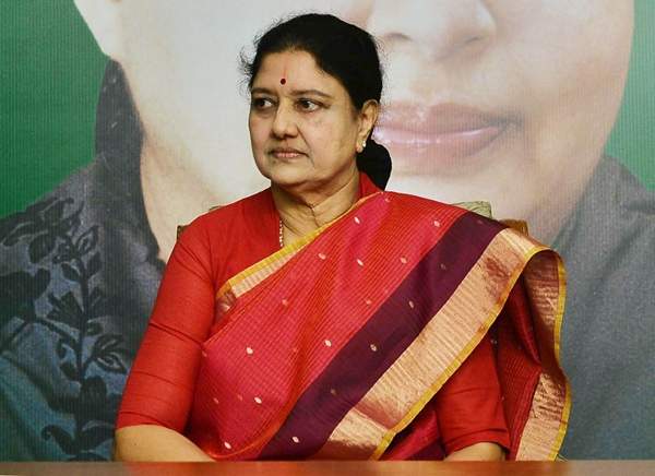 VK Sasikala was allowed to leave the prison by the Jailers – Check the Video Here
